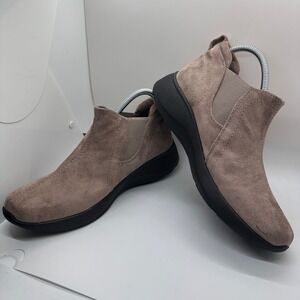 Earth Origins Dayana Taupe Suede Ankle Booties‎ Comfort Slip On Size 10